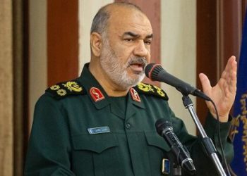 سرلشکر سلامی: قوی شدن تنها راه پیشرفت کشور است