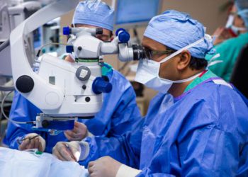 جراحی چشم ۴۰ بیمار نیازمند در کردستان به صورت رایگان