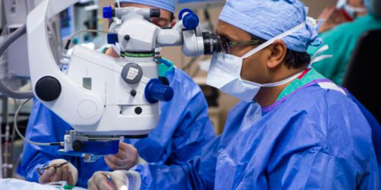 جراحی چشم ۴۰ بیمار نیازمند در کردستان به صورت رایگان