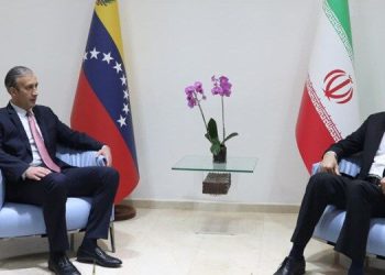 دیدار وزیر خارجه ایران و وزیر نفت ونزوئلا / دو طرف بر اجرای تفاهمات در حوزه انرژی تاکید کردند