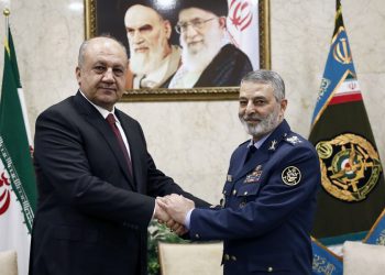 سرلشکر موسوی در دیدار وزیر دفاع عراق: امنیت وارداتی نیست/ استفاده از ظرفیت‌های کشورهای منطقه برای تامین امنیت