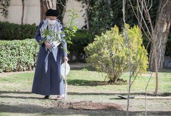 رهبر انقلاب: مسئولین باید موضوع مسمومیت دانش‌آموزان را با جدیت دنبال کنند