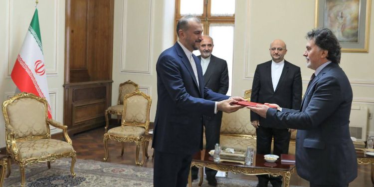 سفیر جدید ترکیه رونوشت استوارنامه خود را تقدیم امیرعبداللهیان کرد