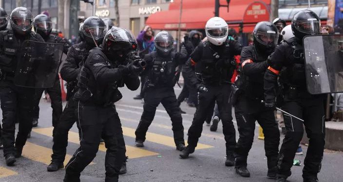 فضای ملتهب فرانسه در دهمین روز بسیج عمومی معترضان به اصلاحات بازنشستگی