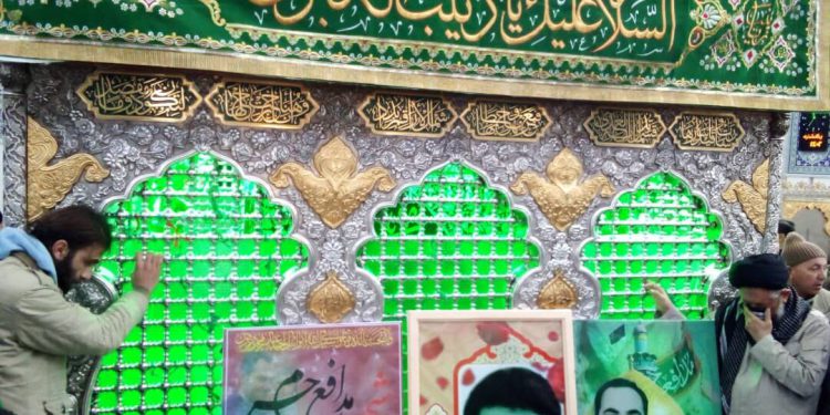 وداع با شهیدان مدافع حرم «میلاد حیدری» و «مقداد مهقانی» در حرم حضرت زینب(س)