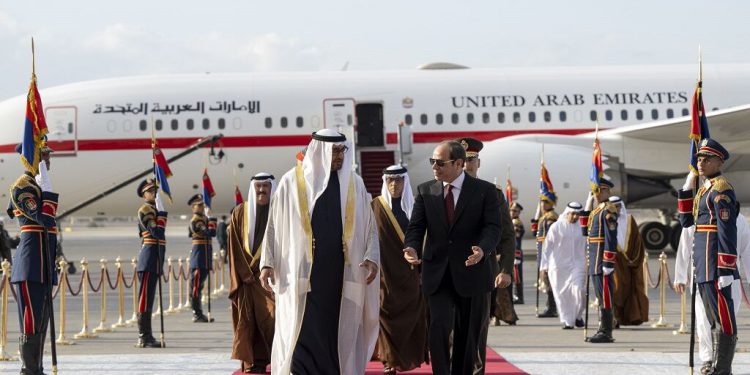 رئیس امارات در سفری غیر منتظره به مصر رفت