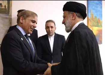 دعوت شهباز شریف از آیت‌الله رئیسی برای سفر به پاکستان