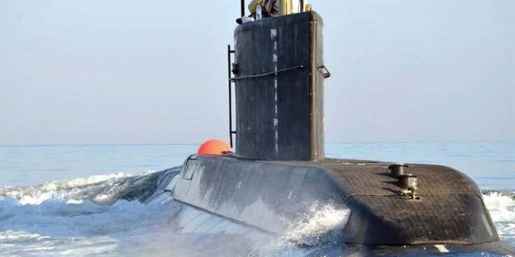 نیروی دریایی ارتش به زیردریایی هستهای آمریکا در تنگه هرمز هشدار داد