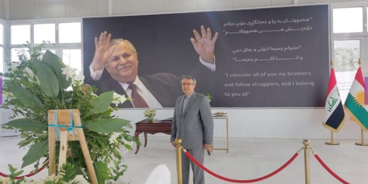 ادای احترام سرکنسول جدید ایران در سلیمانیە بر سر مزار جلال طالبانی