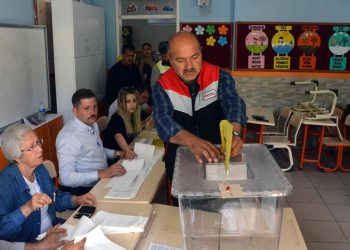 پایان رای گیری انتخابات همزمان ریاست جمهوری و پارلمانی ترکیه و آغاز شمارش آرا