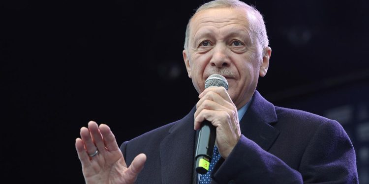 اردوغان خود را پیروز قطعی انتخابات اعلام و از مردم ترکیه تشکر کرد