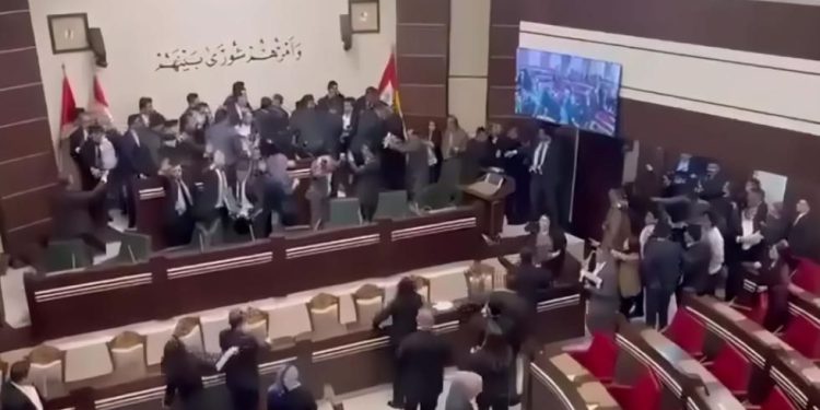 درگیری فیزیکی میان نمایندگان دو حزب حاکم در پارلمان اقلیم کردستان