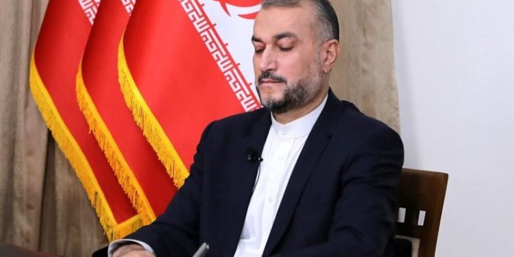 وزیر خارجە ایران: همسایگان از ظرفیت‌ اقتصادی، تجاری و سیاسی پراهمیتی بهره‌مند هستند