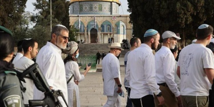 یورش دهها شهرک نشین صهیونیست به مسجد الاقصی