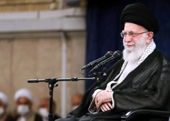 رهبر انقلاب: منافع کمپانی‌های تولید و فروش تسلیحاتی غرب، در ادامه جنگ در اوکراین نهفته است