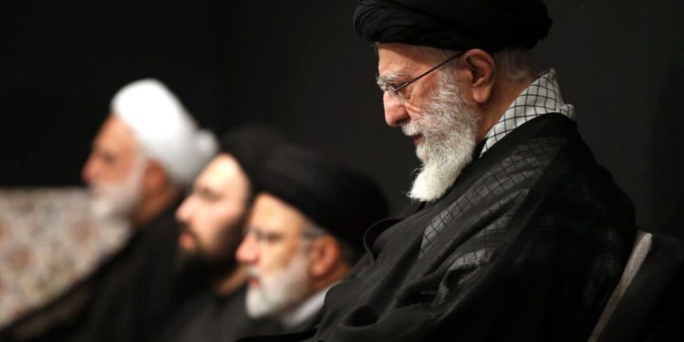 دومین شب عزاداری اباعبدالله الحسین(ع) با حضور رهبر انقلاب برگزار شد