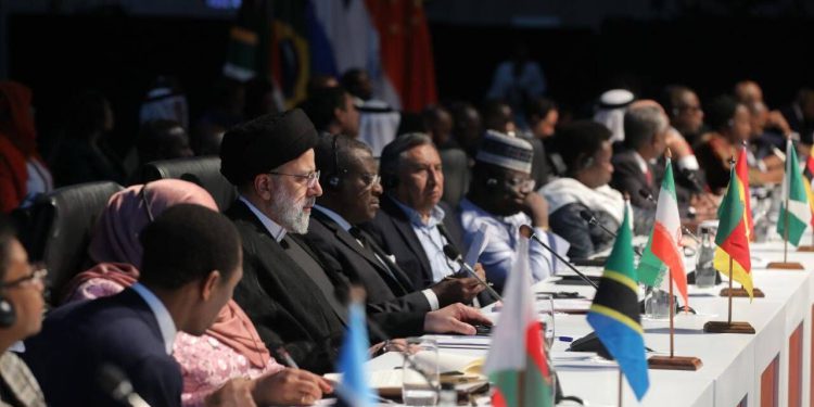 پانزدهمین اجلاس سران بریکس؛ رئیسی: ایران از اقدامات بریکس برای دلارزدایی حمایت می‌کند