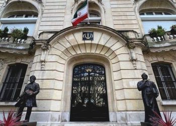 سفارت ایران در پاریس : حمله خصمانه گروهی از عناصر ضدانقلاب؛ خللی در روند فعالیت‌های کنسولگری وارد نشده/اوضاع تحت کنترل است