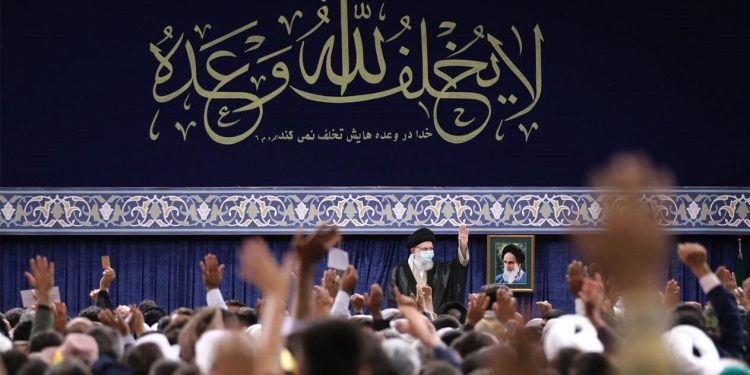 رهبر انقلاب: آمریکا به دنبال بحران‌سازی در ایران است/ در مقابله با دشمن به شدت جدی هستیم