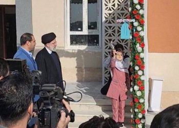 نواختن زنگ آغاز سال تحصیلی توسط رئیسی