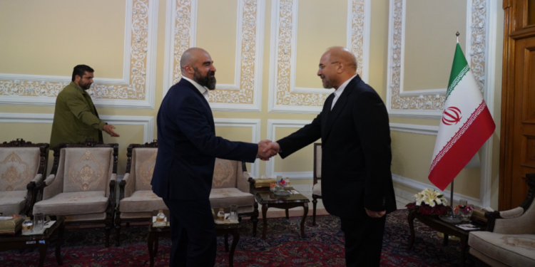 در دیدار رهبر اتحادیە میهنی با رئیس مجلس ایران؛ تاکید بر گسترش روابط تجاری، حفظ امنیت و هماهنگی و همکاریهای فرهنگی/ یکیتی با ارادە ای قوی و مستقل بە سیاست متوازن و حکیمانە مام جلال ادامە خواهد داد