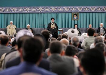 عادی‌سازی رابطه با صهیونیست‌ها شرط‌بندی روی اسب بازنده است رهبر انقلاب: اسرائیل از غیظ نرسیدن به «نیل تا فرات» خواهد مُرد