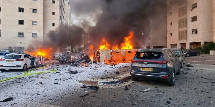 حمله هوایی اسرائیل به غزه و فراخوانی نیروهای ذخیره/حماس امروز را «روز انقلاب» نامید