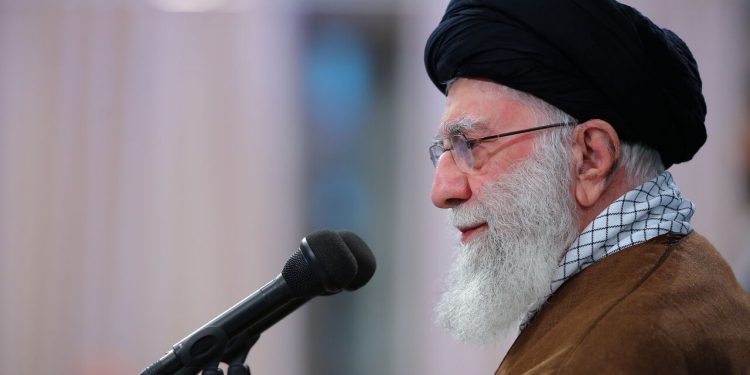 رهبر انقلاب در دیدار نخبگان: جنایت صهیونیستها در غزه ادامه یابد، کسی نمیتواند جلوی نیروهای مقاومت را بگیرد