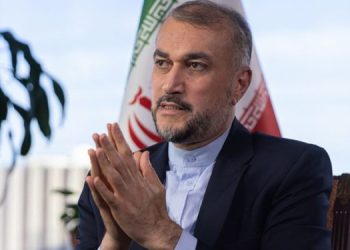 هشدار وزیر خارجە ایران به همتای فرانسوی درباره گسترش دامنه جنگ در منطقه