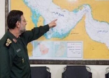 دریادار تنگسیری: ناو هواپیمابر آمریکا پس از پاسخ به تمام سوالات نیروی دریایی سپاه وارد خلیج فارس شد