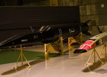 رونمایی از موشک هایپرسونیک «فتاح 2» و پهپاد «شاهد 147»