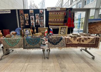 صنایع دستی و مشاهیر ایران در دانشگاه دوستی ملل مسکو
