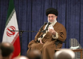 رهبر انقلاب: شهدا، هویت ملت ایران هستند که نباید فراموش شوند