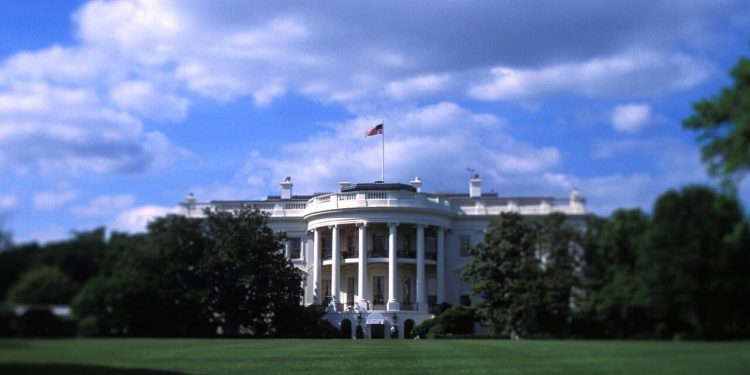 نشست اضطراری کاخ سفید با حضور بایدن در پی کشته شدن ۳ آمریکایی