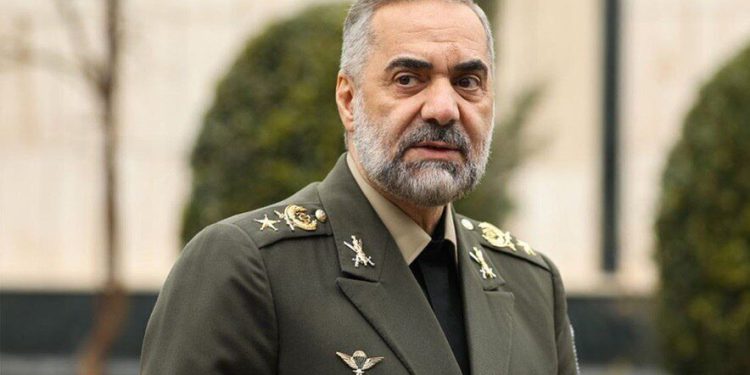 وزیر دفاع: محدودیتی در دفاع از منافع ملی و مردم قائل نیستیم