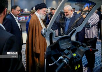 در حسینیه امام خمینی(ره) انجام شد؛ بازدید چهار ساعته رهبر انقلاب از نمایشگاه توانمندی‌های تولید داخل