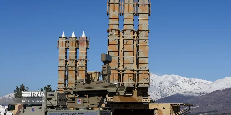 سامانههای موشکی آرمان و آذرخش رونمایی شد