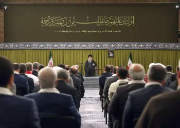 رهبر انقلاب در کنگره ۲۴ هزار شهید خوزستان؛ «اعتماد به جمهور مردم و اسلام» عامل پایداری و پیشرفت نظام است