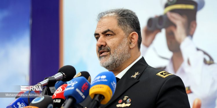 دریادار ایرانی: نیروی دریایی در دفاع از منافع کشور با احدی شوخی ندارد