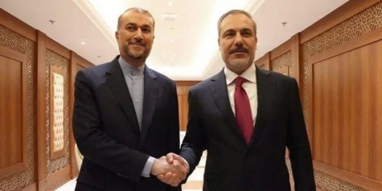 تاکید وزیر خارجە ایران بر فعال شدن کمیتههای مشترک همکاری با ترکیه