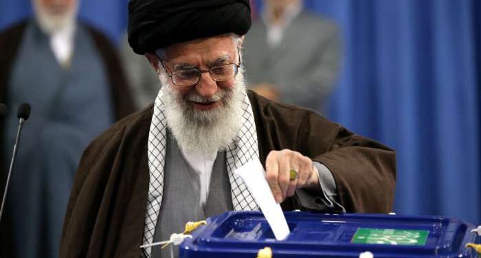 رهبر انقلاب اسلامی رأی خود را به صندوق انداختند