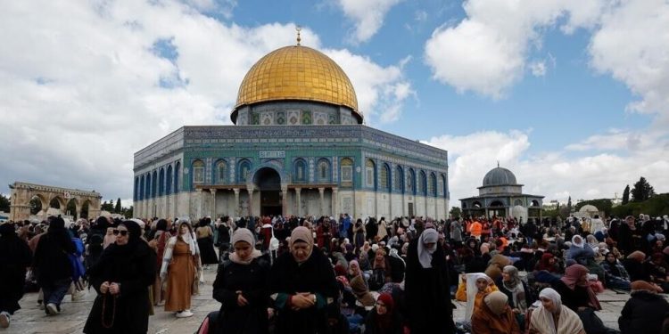 حمله نیروهای اشغالگر به نمازگزاران فلسطینی در اطراف مسجد الاقصی