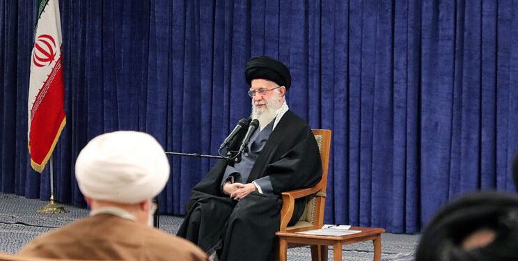 رهبر انقلاب: جبهه استکبار، ظلم و تجاوز و کشتار را زیر نام دموکراسی، حقوق بشر و لیبرالیسم پنهان کرده است