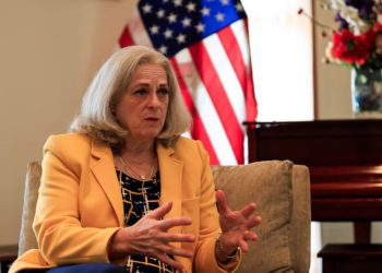 سفیر آمریکا: کاهش نیروهای ائتلاف بین‌المللی از عراق زمان بر است