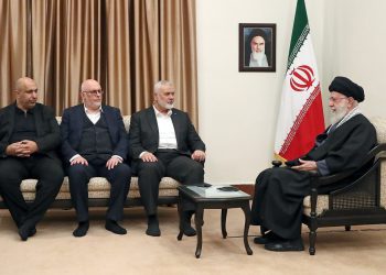 رهبر انقلاب در دیدار رئیس دفتر سیاسی حماس و هیات همراه: جمهوری اسلامی ایران در حمایت از فلسطین و غزه تردید نخواهد کرد