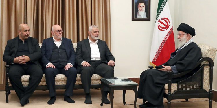 رهبر انقلاب در دیدار رئیس دفتر سیاسی حماس و هیات همراه: جمهوری اسلامی ایران در حمایت از فلسطین و غزه تردید نخواهد کرد