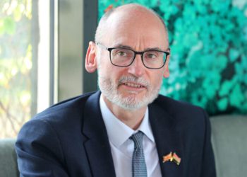 سفیر انگلستان در عراق: مذاکرات پایان مأموریت ائتلاف بین‌المللی ادامه دارد