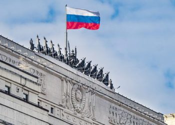 وزارت دفاع روسیه: دو پایگاه تروریستی در حمص و دیرالزور را منهدم کردیم