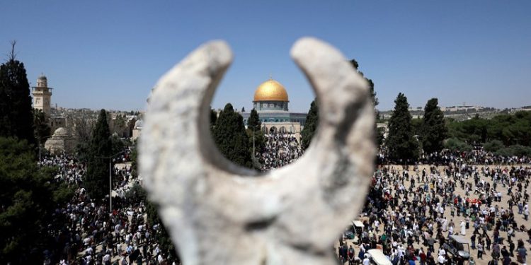 ۱۲۰ هزار نمازگزار، نماز آخرین جمعه رمضان را در مسجدالاقصی اقامه کردند