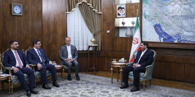 مخبر: ایران و عراق در مبادلات اقتصادی از ارز ملی خود استفاده کنند